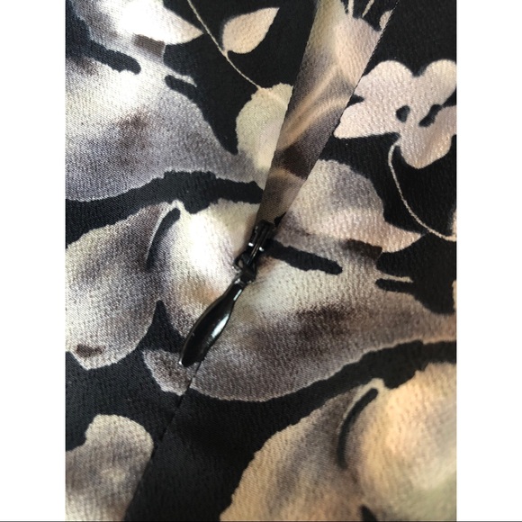 Floral A-Line Flowy Skirt w Closing Button & Zip - Picture 6 of 11